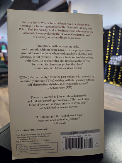 Mary Ann Shaffer & Annie Barrows - The Guernsey Literary and Potato Peel Pie Society