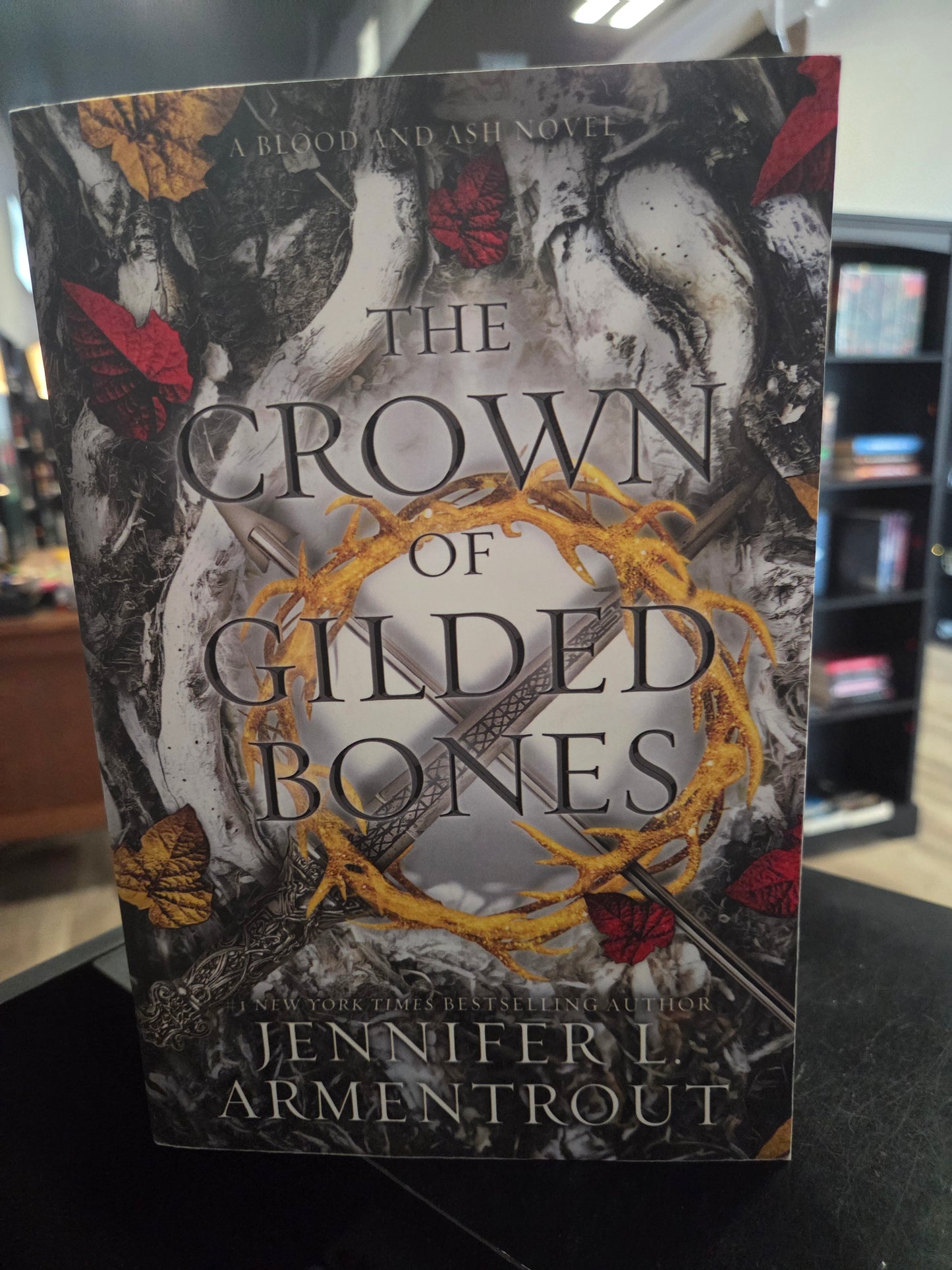 Jennifer Armentrout - The Crown of Gilded Bones