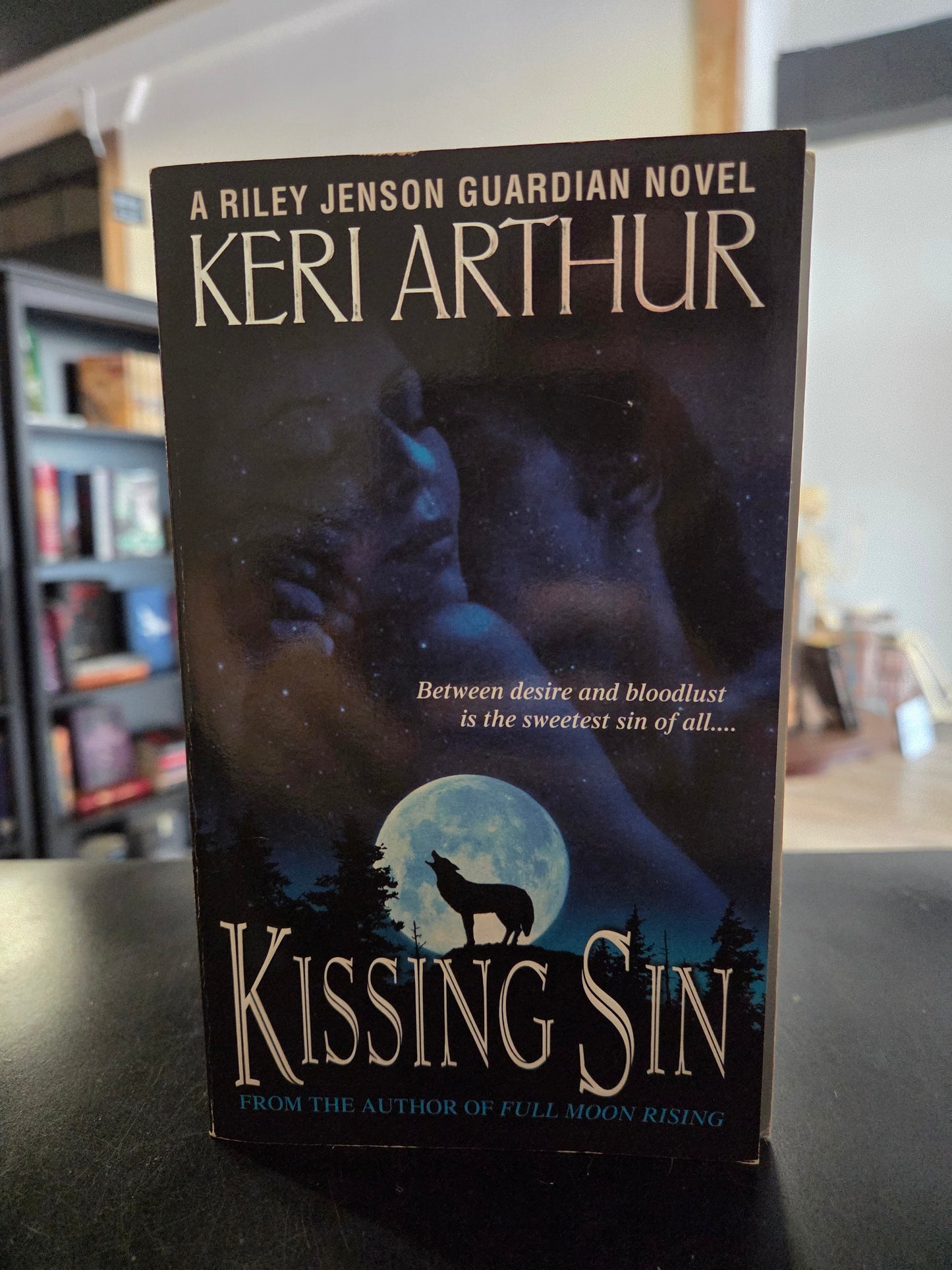 Keri Arthur - Kissing Sin