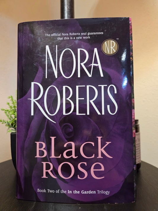 Nora Roberts  - Black Rose